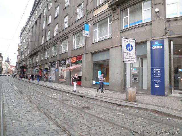 Stanice tramvají Václavské nám. v ulici Vodičkova, směr Vodičkova, u pasáže Světozor